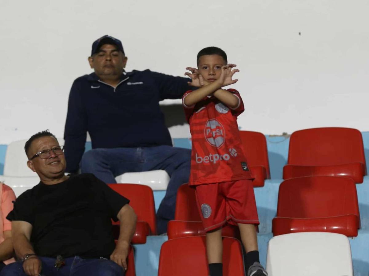 Amargura del Motagua, futbolista en pleno TikTok, bella infiltrada y diputado presente