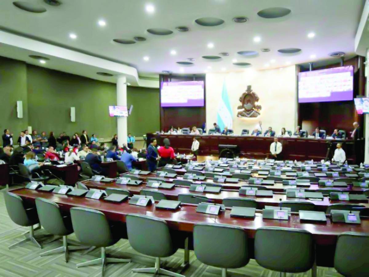 Presupuesto 2025 sigue estancado