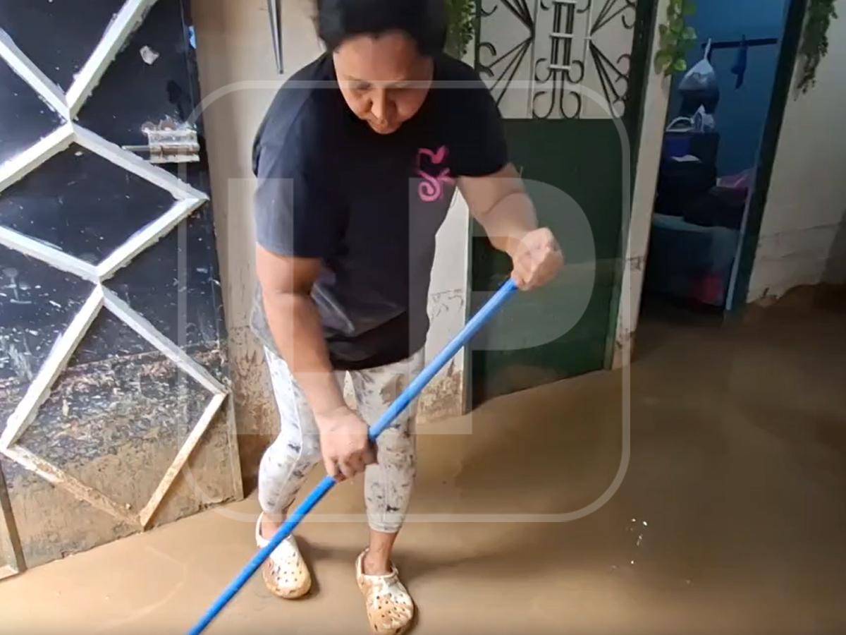 Fuertes lluvias desbordan río Helado en Los Naranjos, Santa Cruz de Yojoa