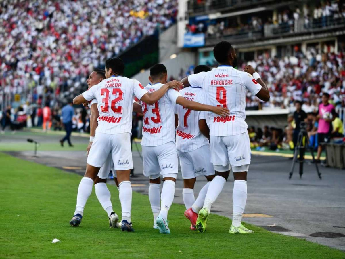 Llanto en Olimpia, feo gesto de Jeaustin Campos y chica captada infraganti en la final