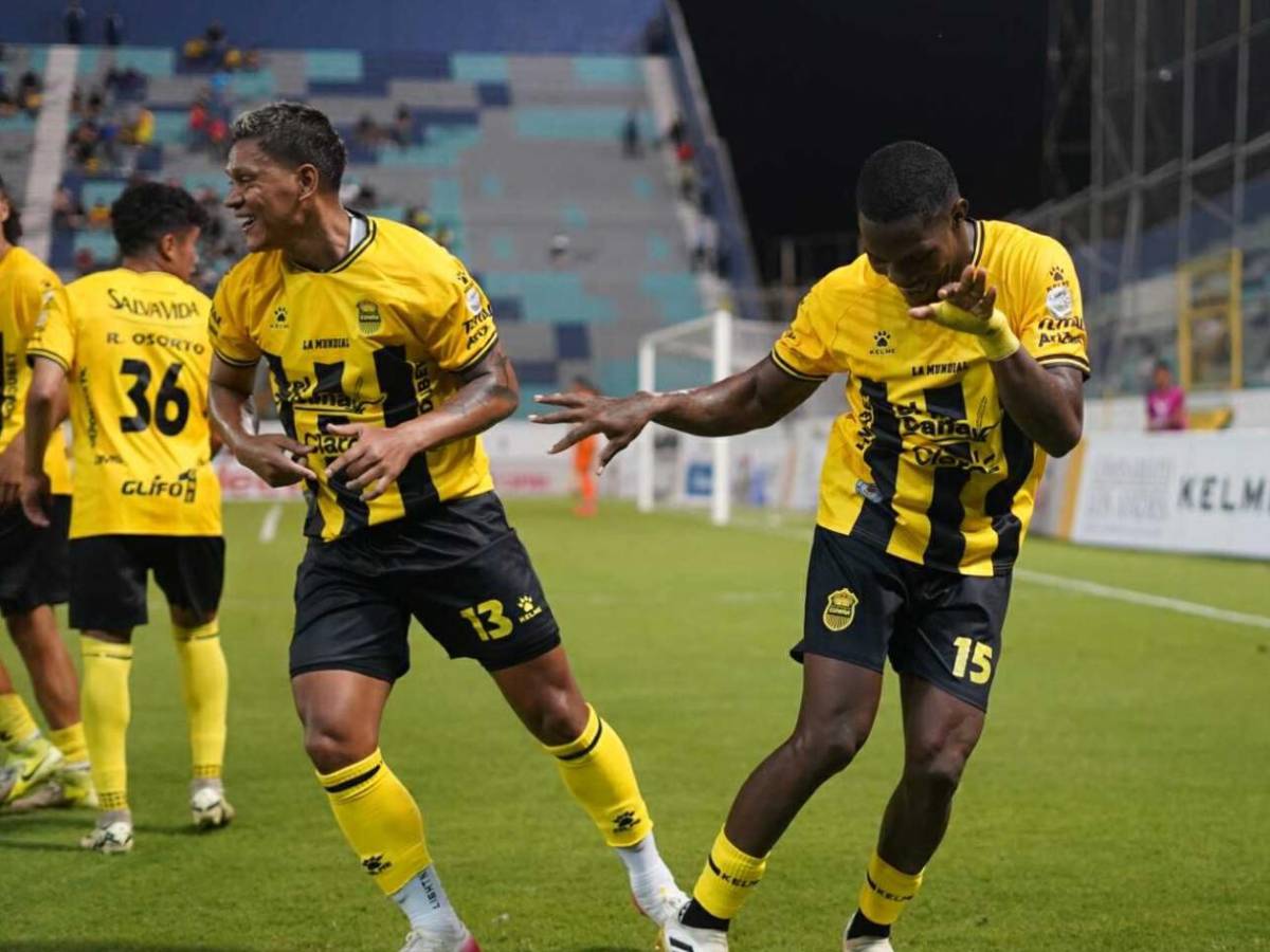 Bailes, locura del Real España, Pavón sorprendió, ¿qué pasó con Tilguath?