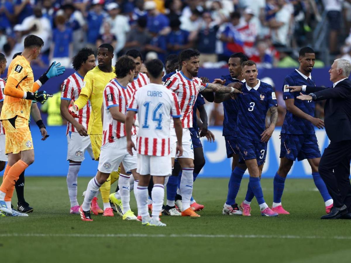 La pelea de Mbappé vs Paraguay, insulto del francés y le celebró en la cara a rival