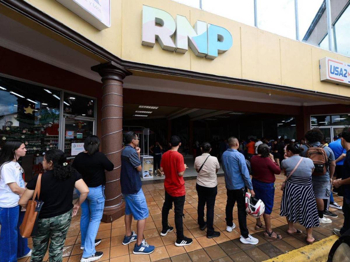 RNP extiende horarios ante largas filas para reclamar el DNI en SPS