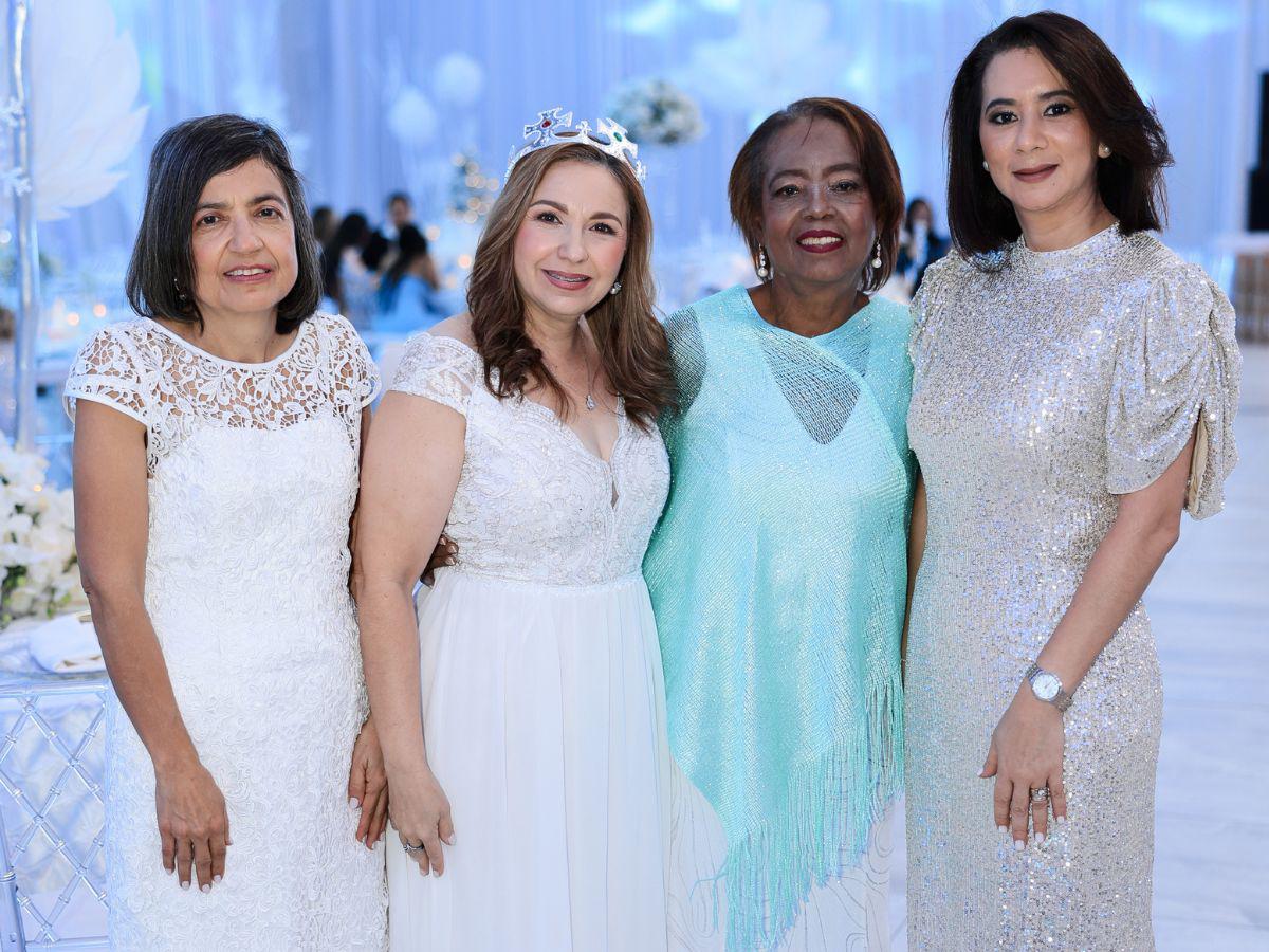 UTH y Grupo Inversa celebra su cena navideña con una noche inspirada en La Reina de Hielo y El Cazador