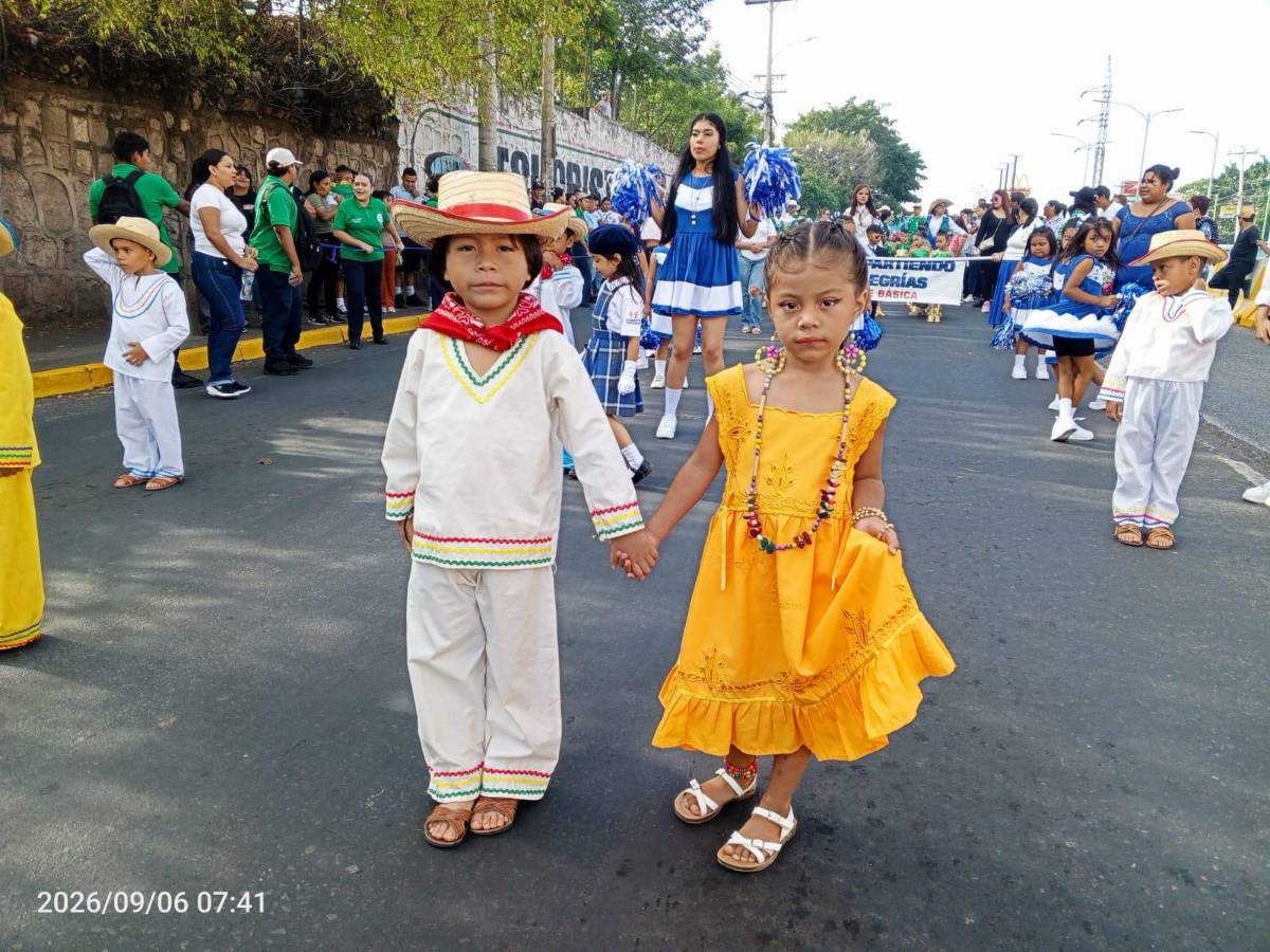 Así se viven los desfiles de prebásica por los 205 años de independencia en Tegucigalpa