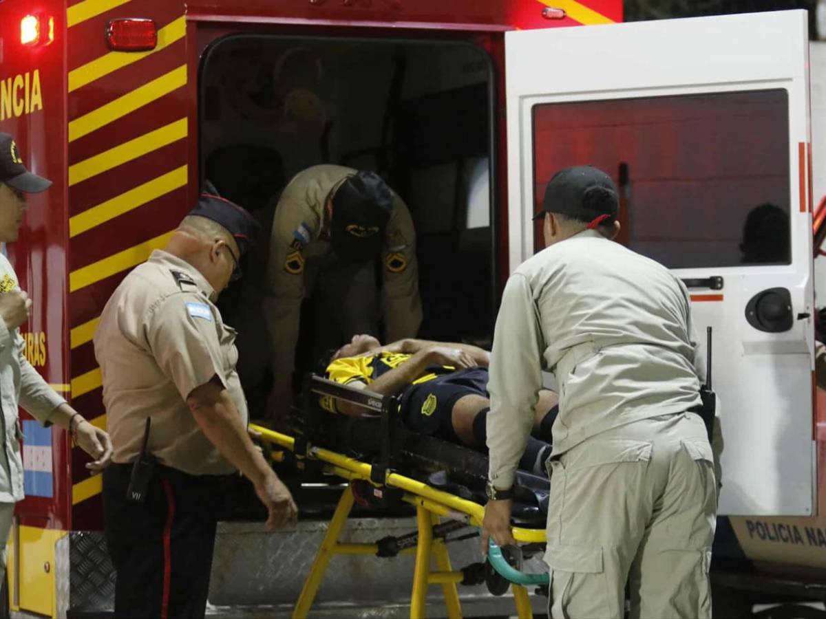 La alegría de Real España, grave lesión, jugador caminó descalzoy linda chica enamora