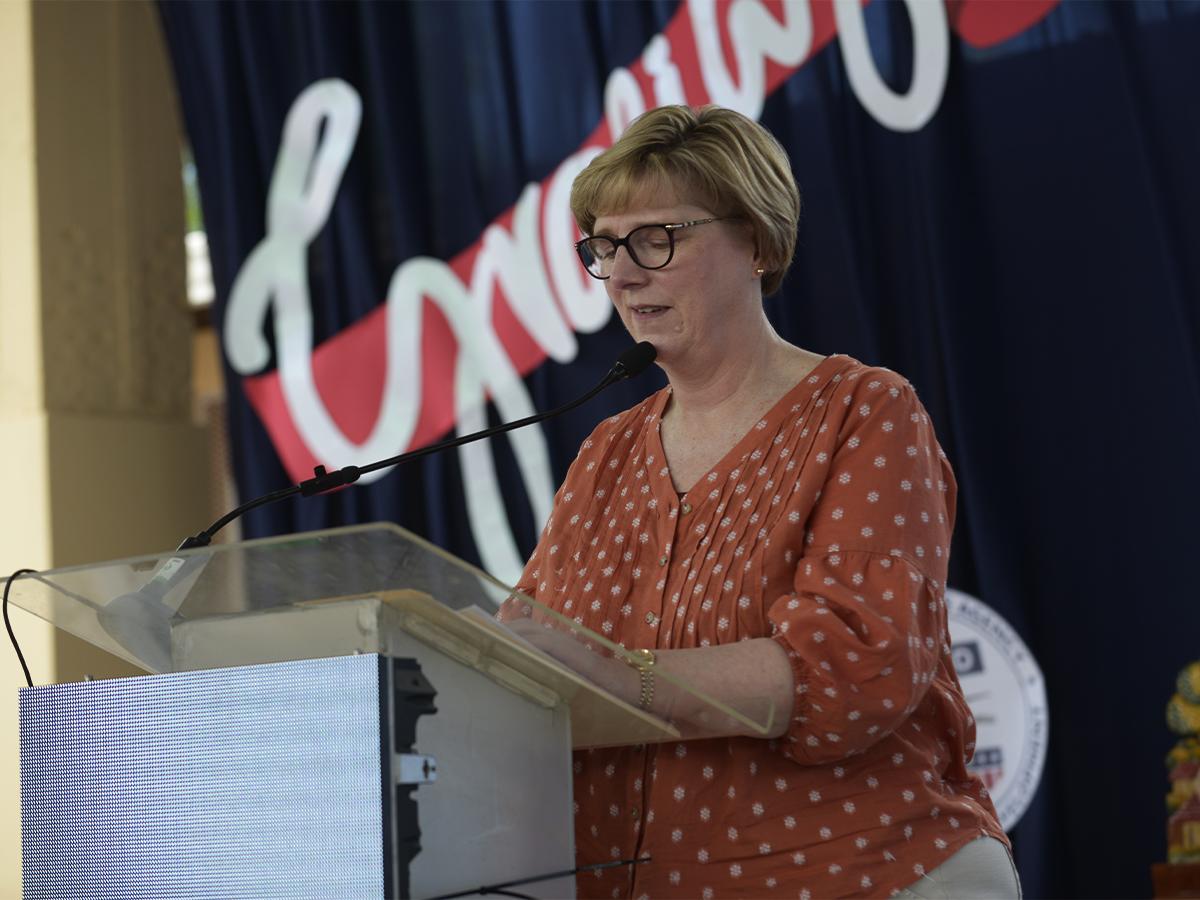 Laura Dogu, Embajadora de Estados Unidos en Honduras destacó la importancia de trabajar en beneficio de la educación del país.