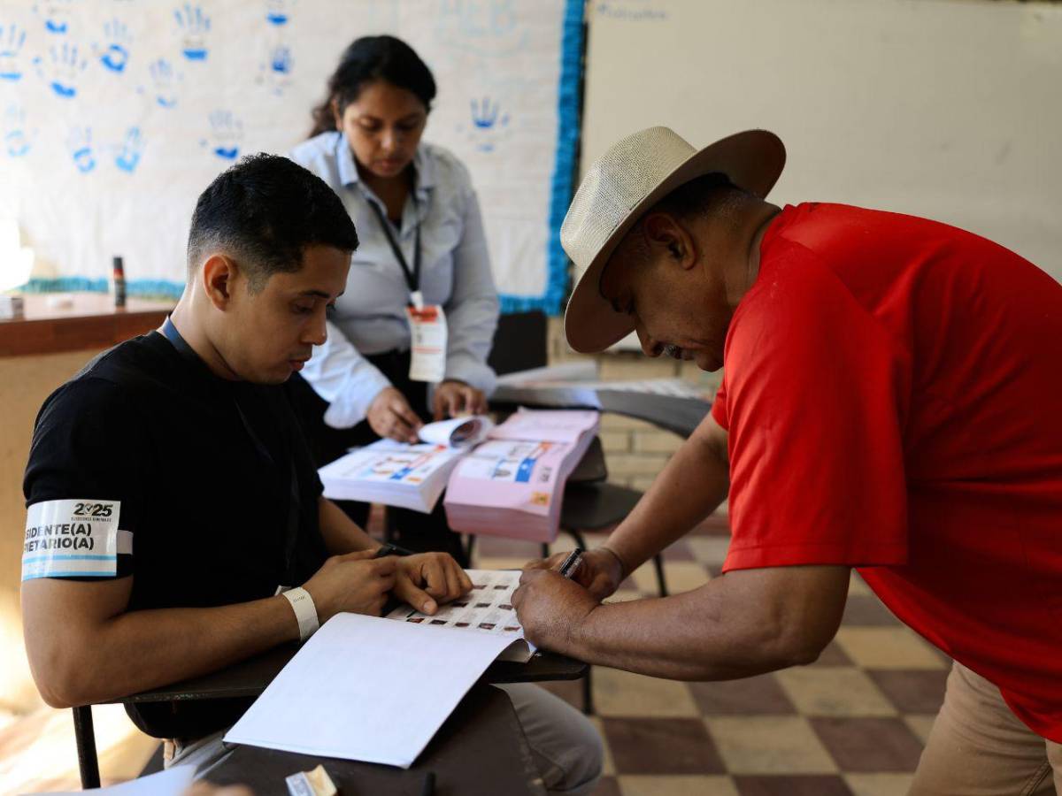 Retrasos y largas filas marcaron la mañana electoral en San Pedro Sula
