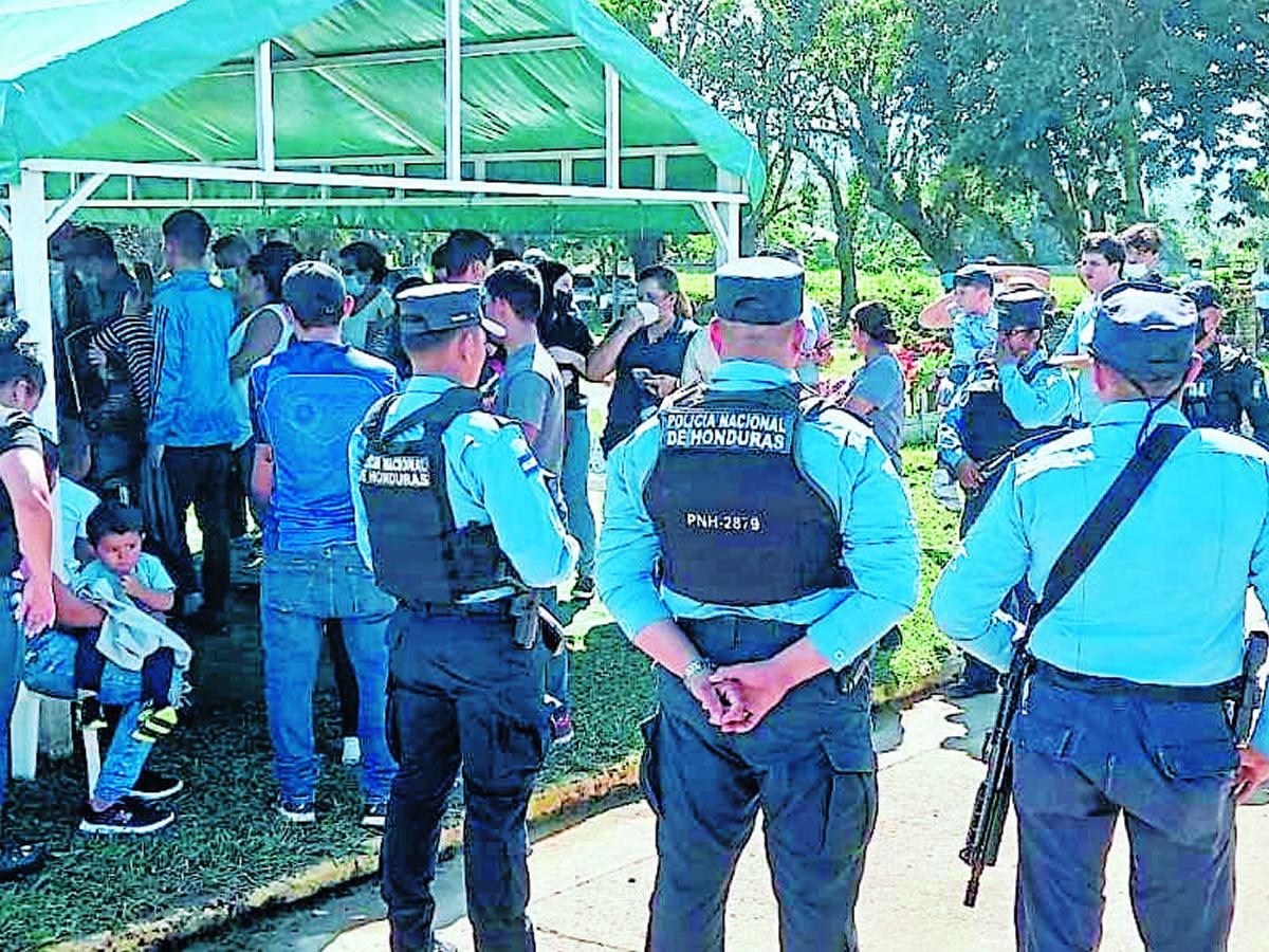 Dan último adiós a policía asesinado en El Progreso