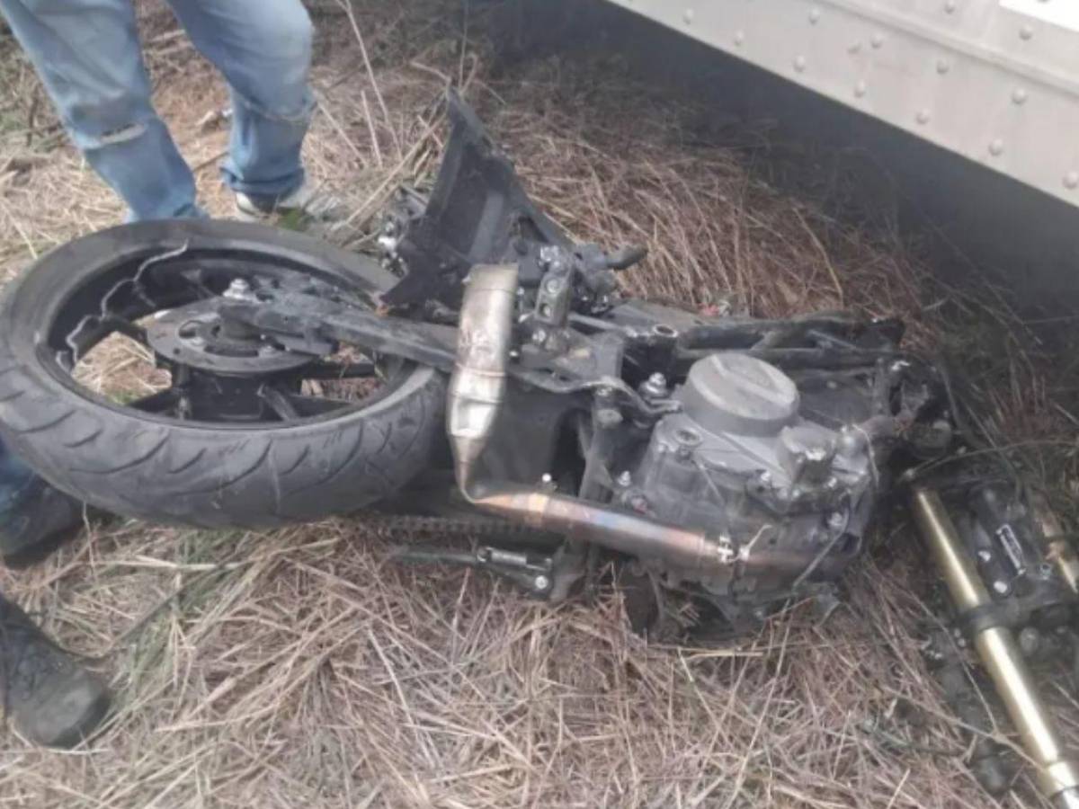 Levántate, no me dejes sola”: el desgarrador grito de madre tras accidente en el que murió su hijo