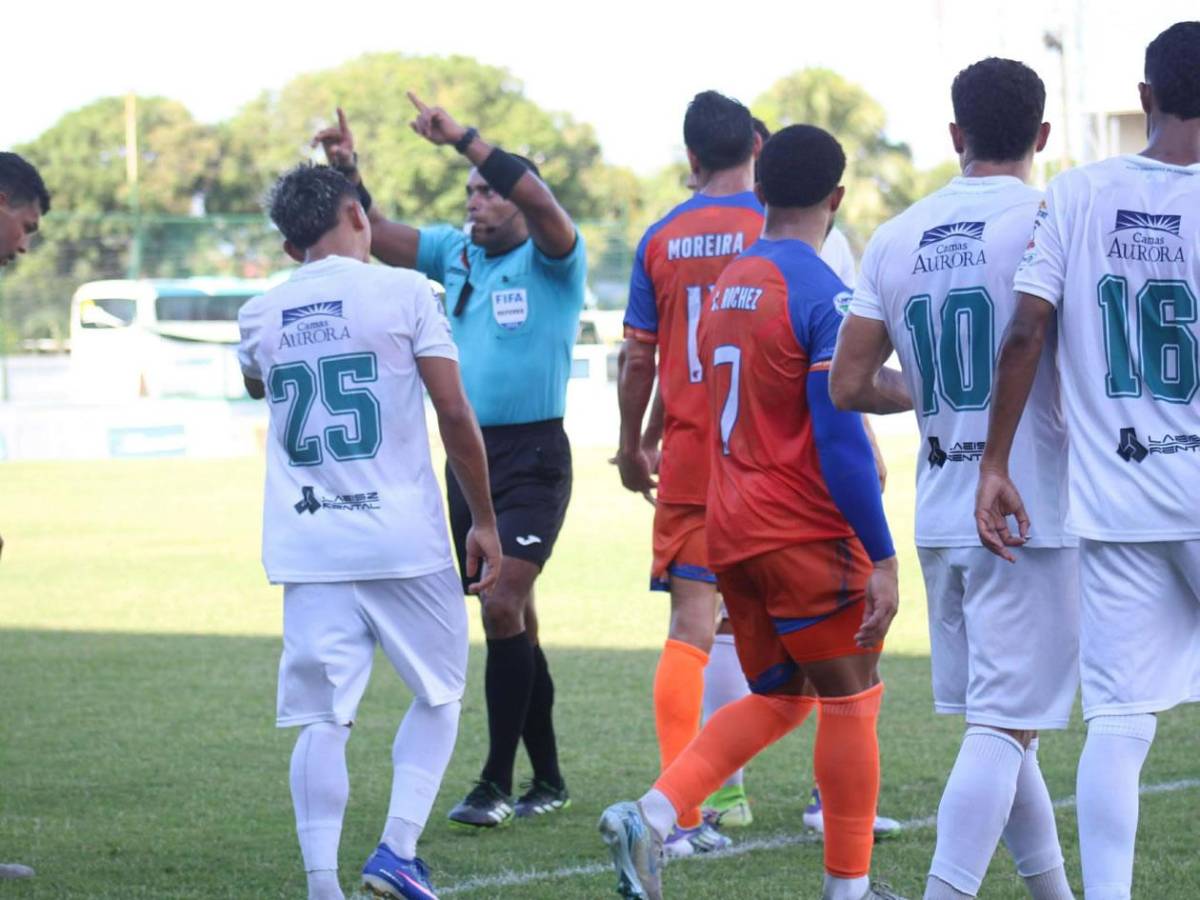 Marcó triplete y recibió beso, polémicas del FVS, selfie de Motagua y Victoria se hunde
