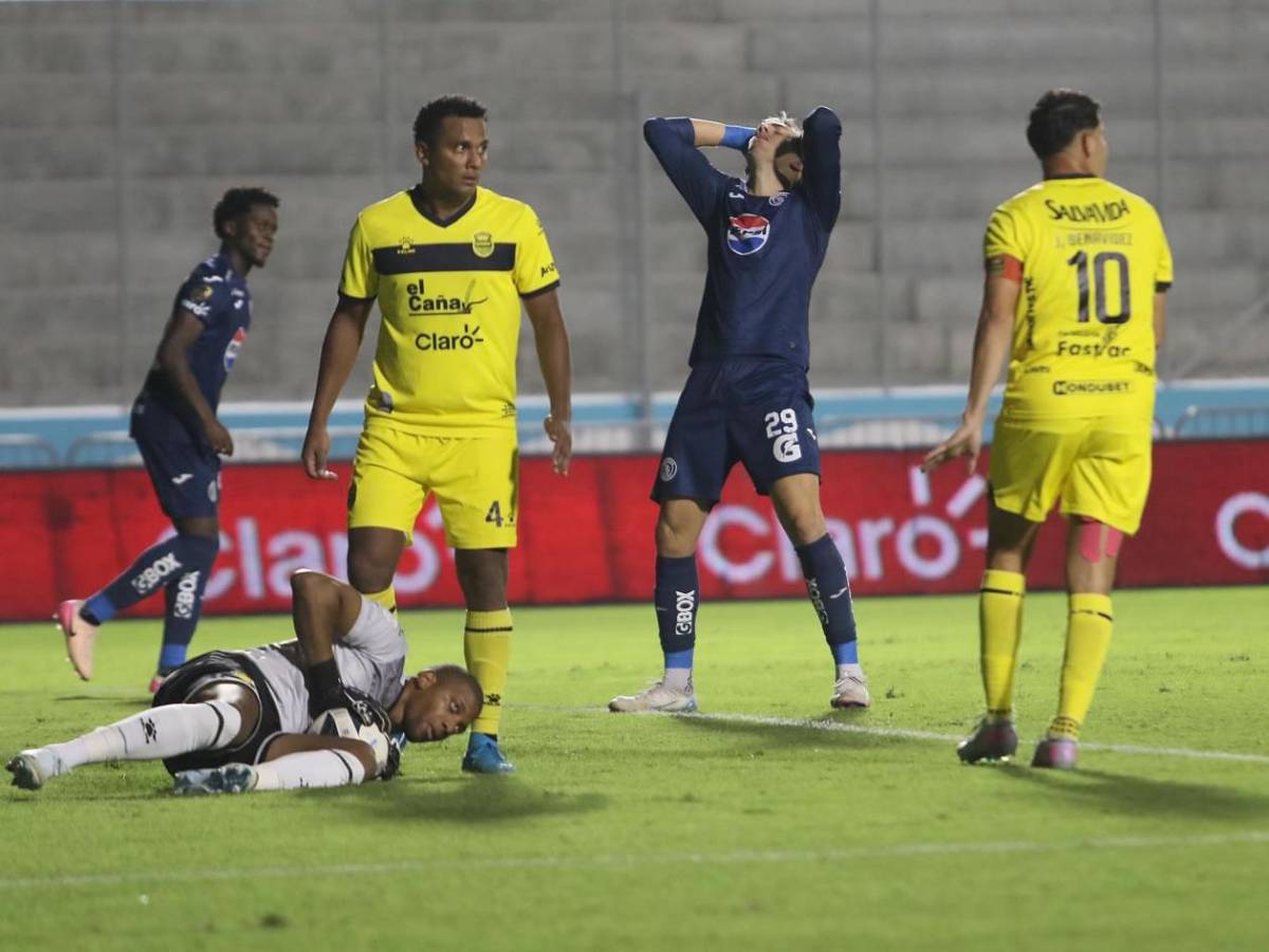 El 'frío' festejo de figura de Motagua, sufrimiento de Real España, susto y enfado