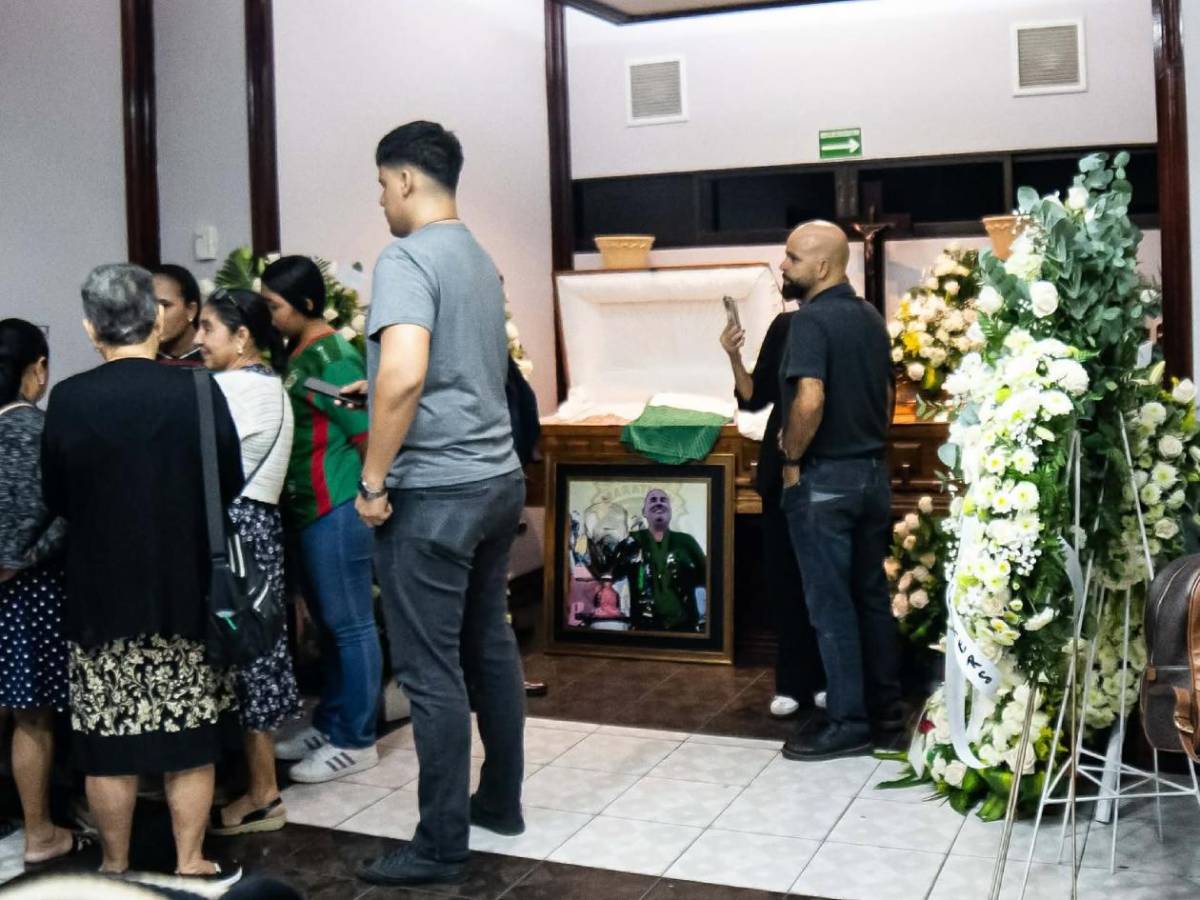Desgarradoras imágenes en velatorio de Orinson Amaya: Su madre rompió en llanto y aficionados sorprenden