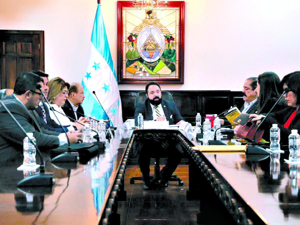 Comisión permanente buscará imponer los nuevos titulares del TSC