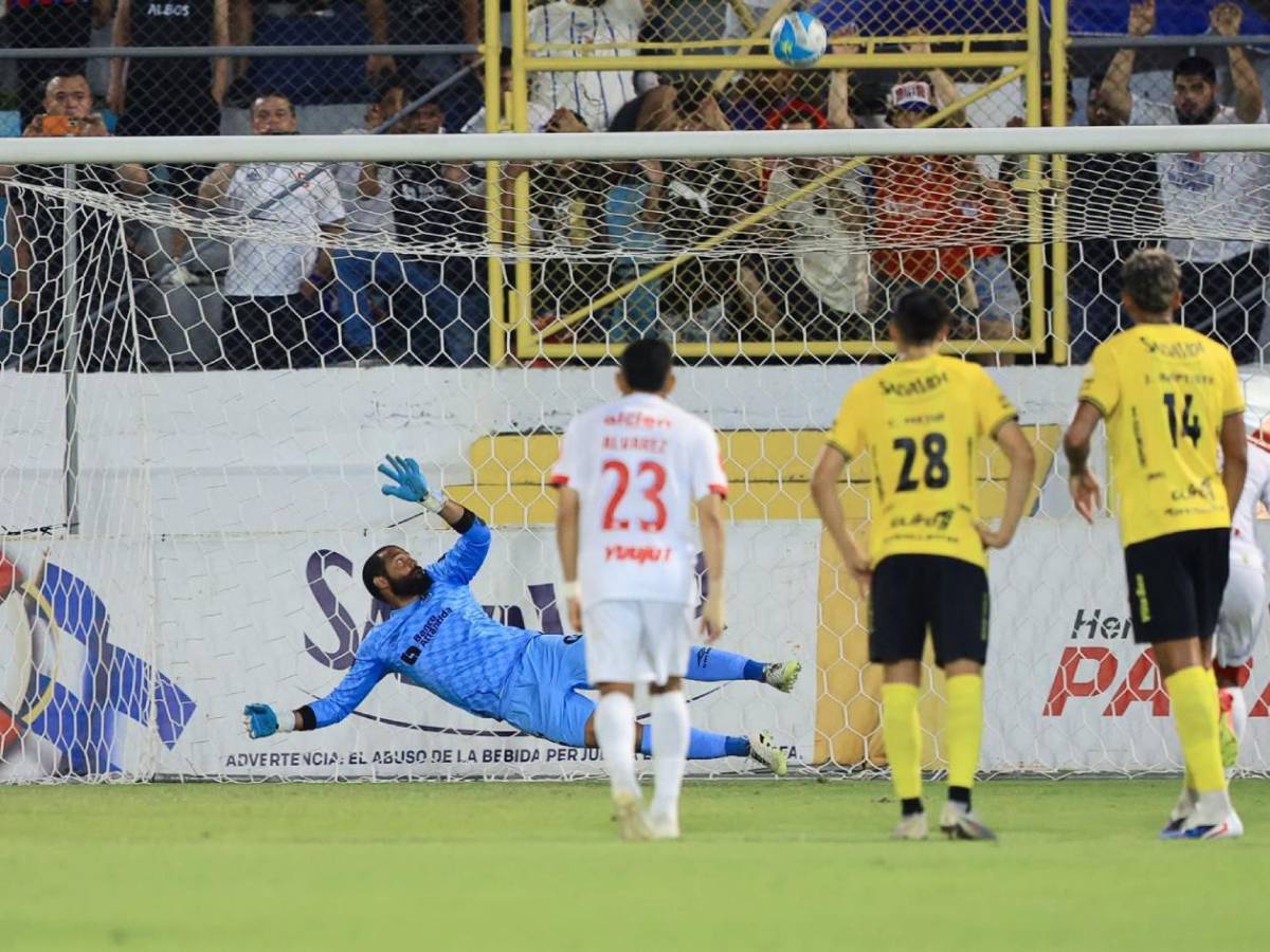 Real España celebra, Olimpia sufre y discusión de compañeros, culpable y desmayo