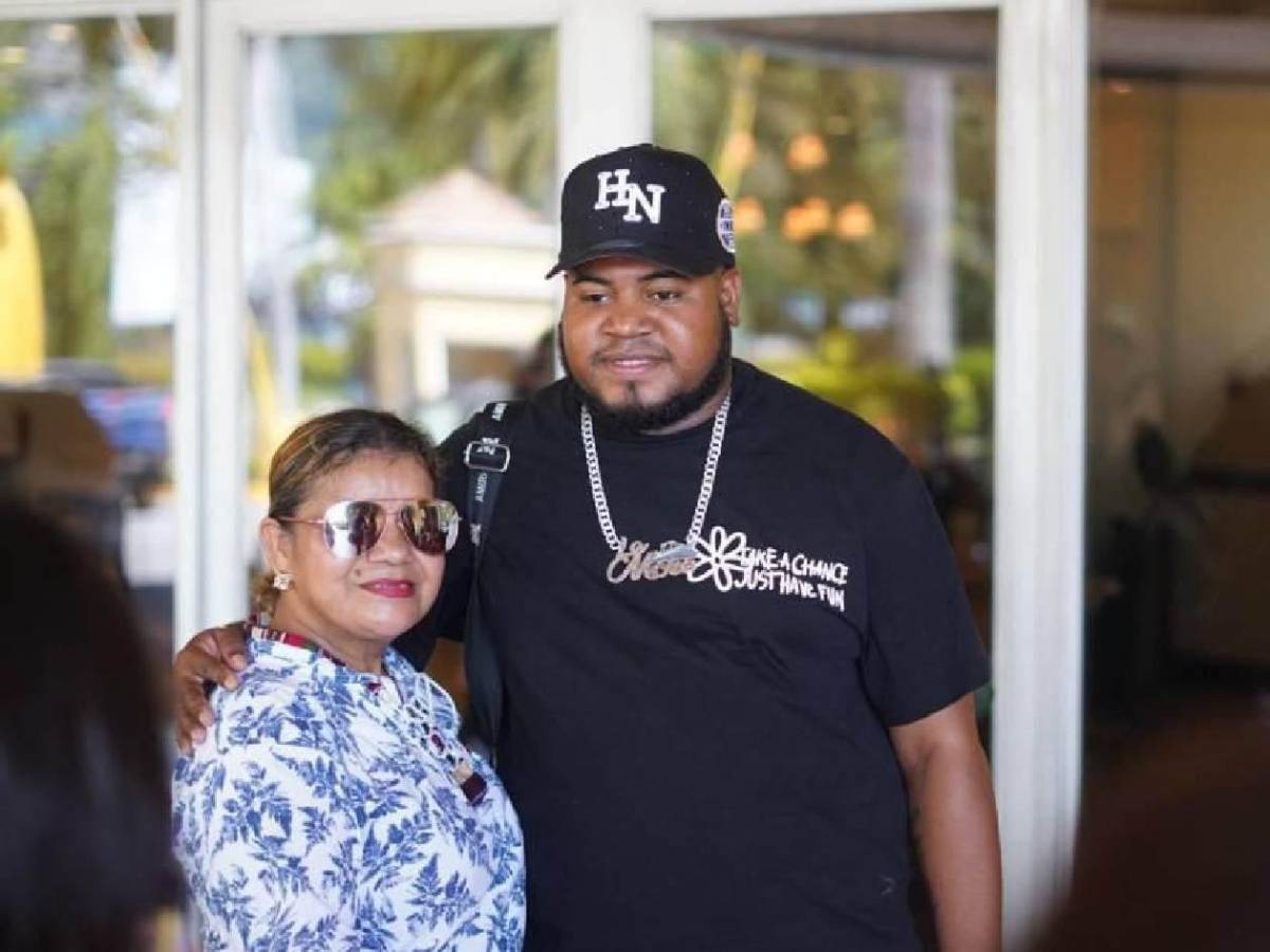 Tiktokers Honduras-El Salvador: Elsa Oseguera enamora, beso y llegó Cantinflas hondureño