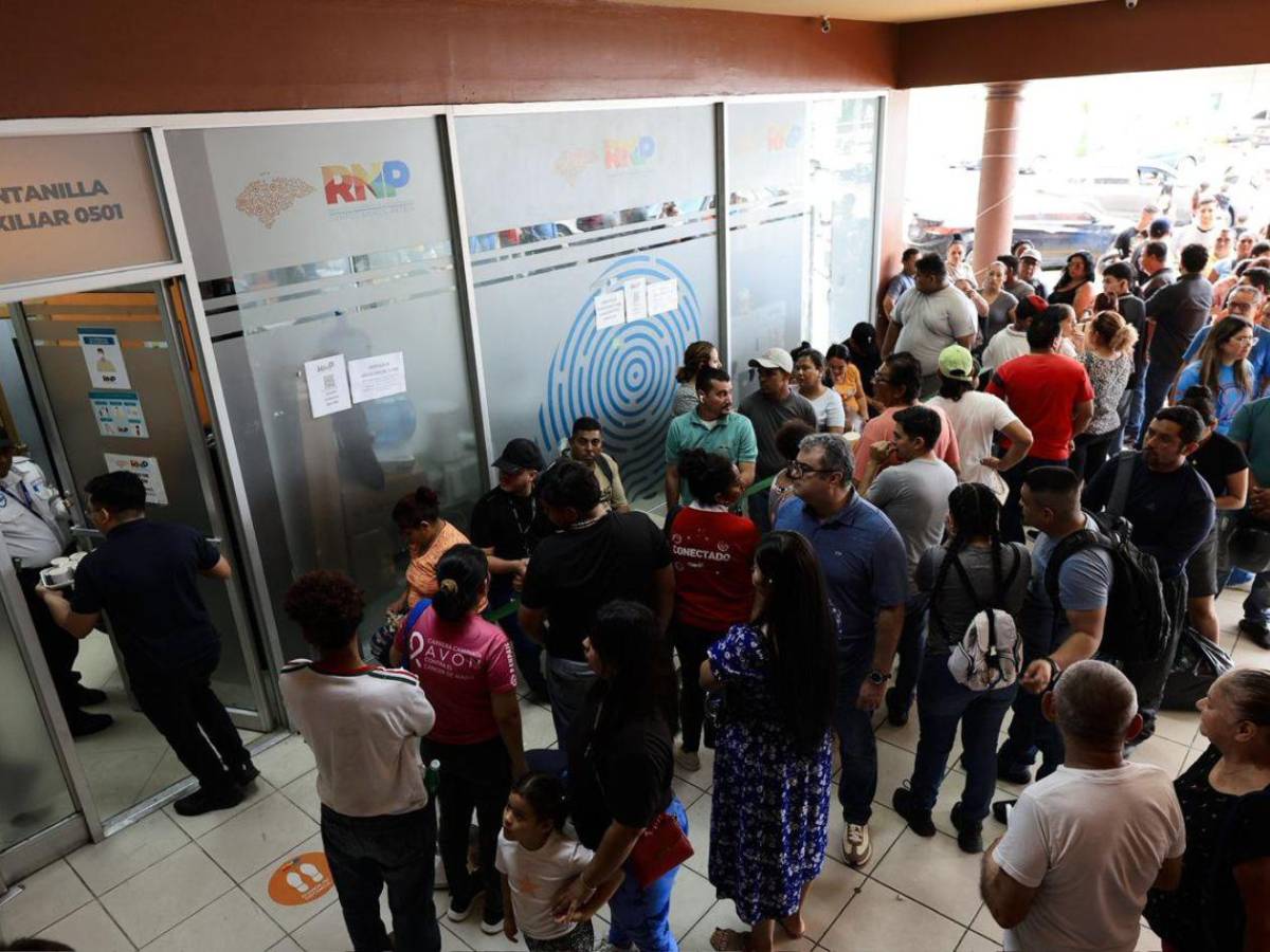 RNP extiende horarios ante largas filas para reclamar el DNI en SPS