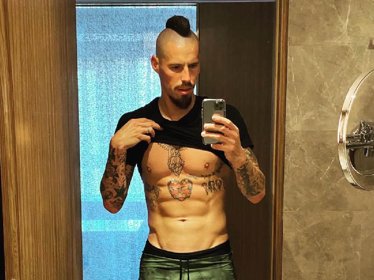 Se alejó del fútbol y sorprende con nueva faceta: “hotel para gallinas”