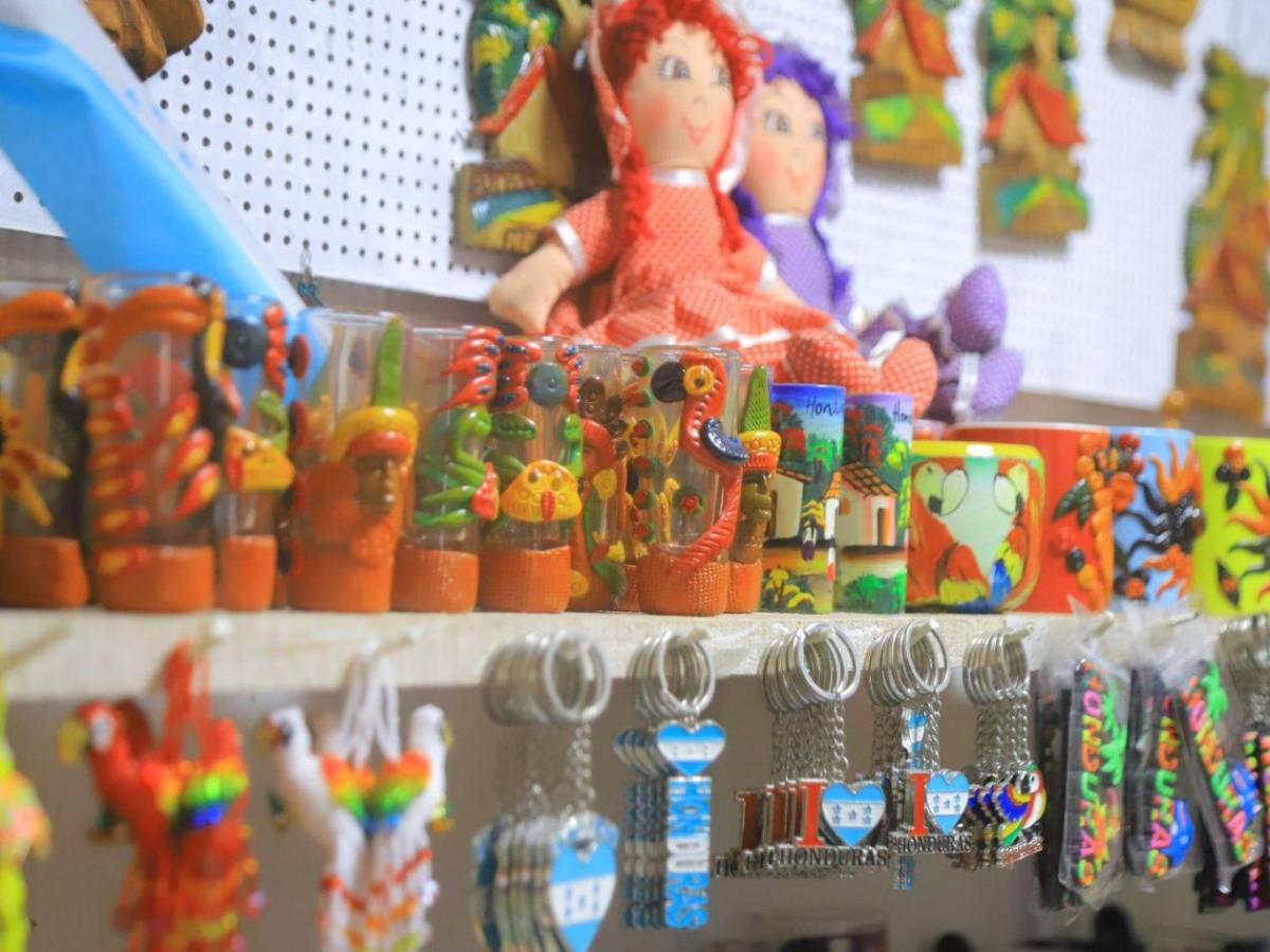 Entre colores y artesanías, así cobra vida y deja huella el mercado Guamilito