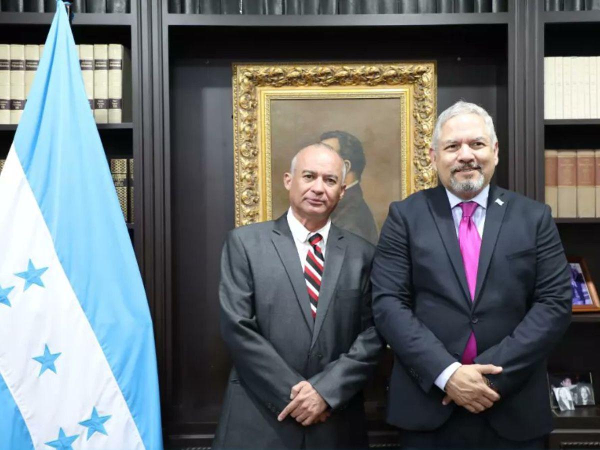 Juramentan al nuevo embajador de Honduras en Belice