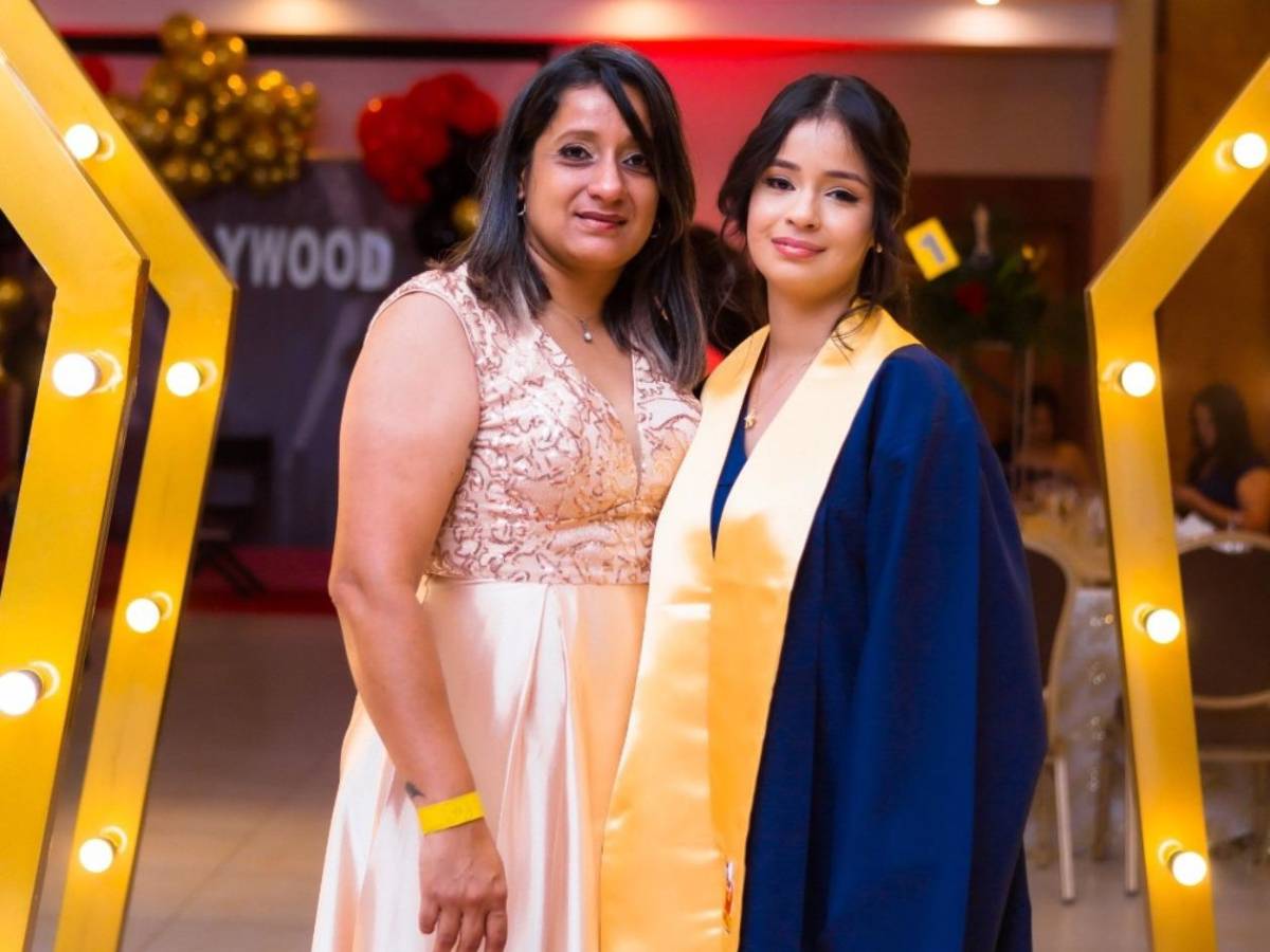 Seniors de la Saint Paul Academy celebran su logro académico