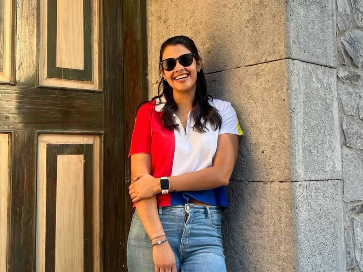 Periodista deportiva se retira, abandona el país y se casa con otra chica en México