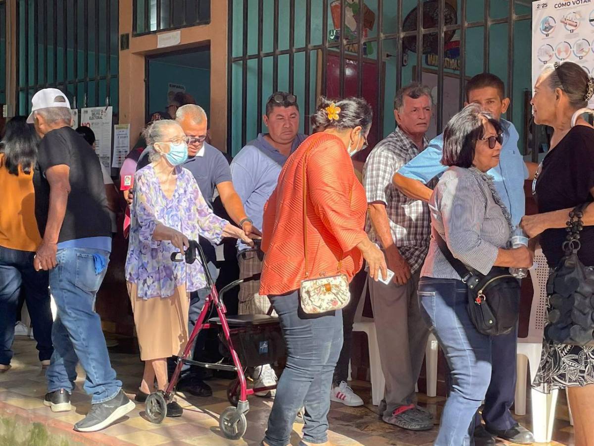 Elecciones Honduras 2025: largas filas, retrasos y afluencia de personas