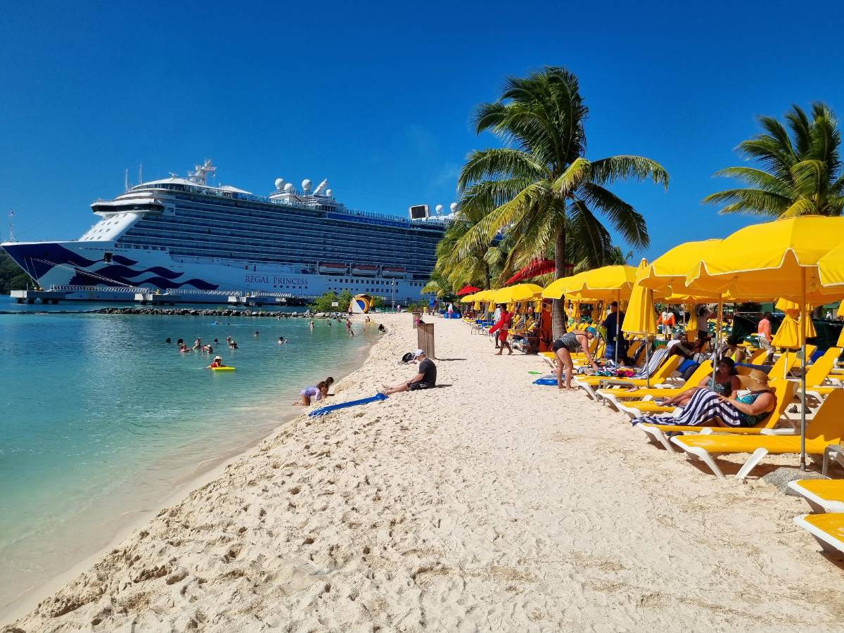 Más de 140 cruceros llegarán a la paradisiaca isla de Roatán