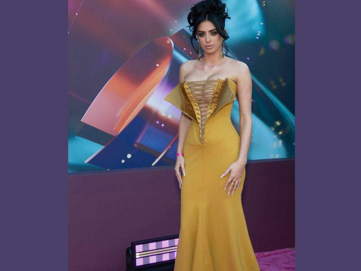 Celebridades conquistan la alfombra roja de Premio Lo Nuestro