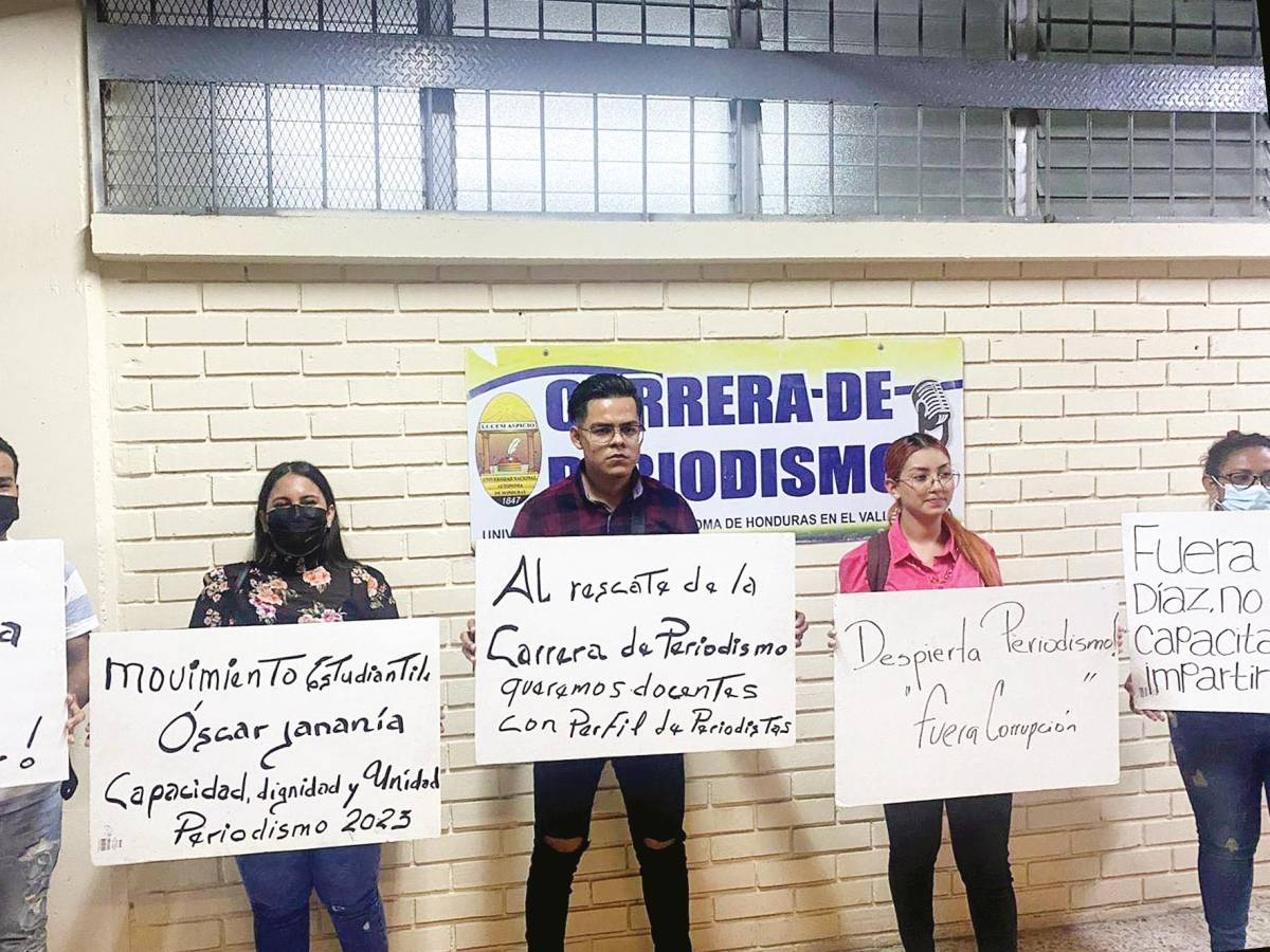Estudiantes de periodismo exigen mejoras en edificio