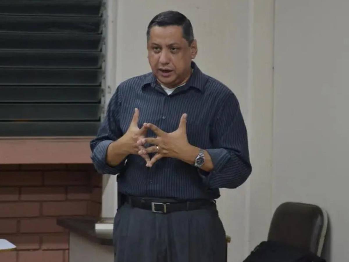 “Fue más que un maestro”: periodistas y estudiantes recuerdan con cariño a René Gavarrete