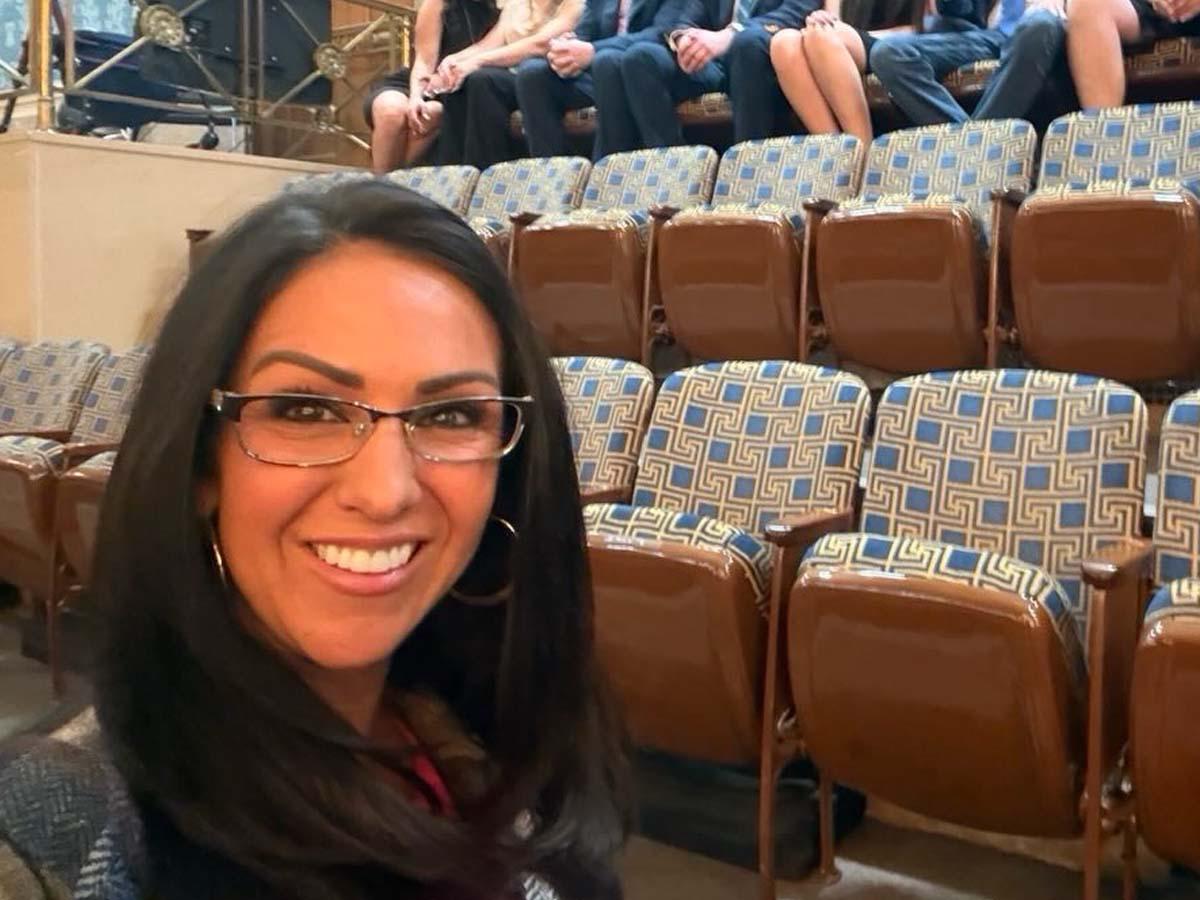 Acusan a congresista Lauren Boebert de mantener relaciones con tres empleados