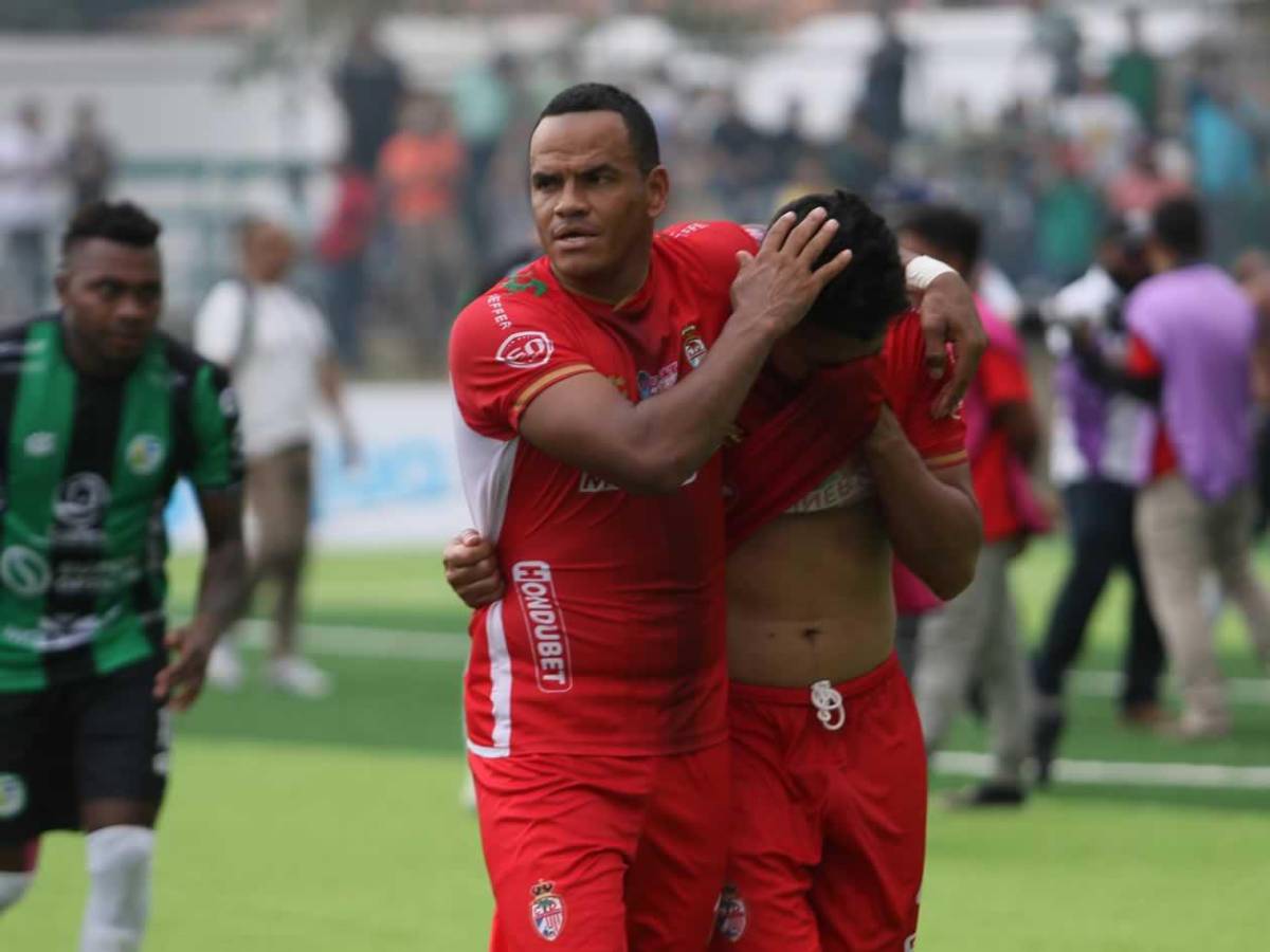 Real Sociedad llora el descenso, festejo de Juticalpa, beso a novia y hubo invasión