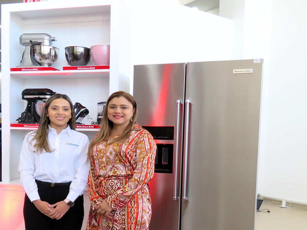 Mireya Larach y Alba Rivera durante el lanzamiento KitchenAid.