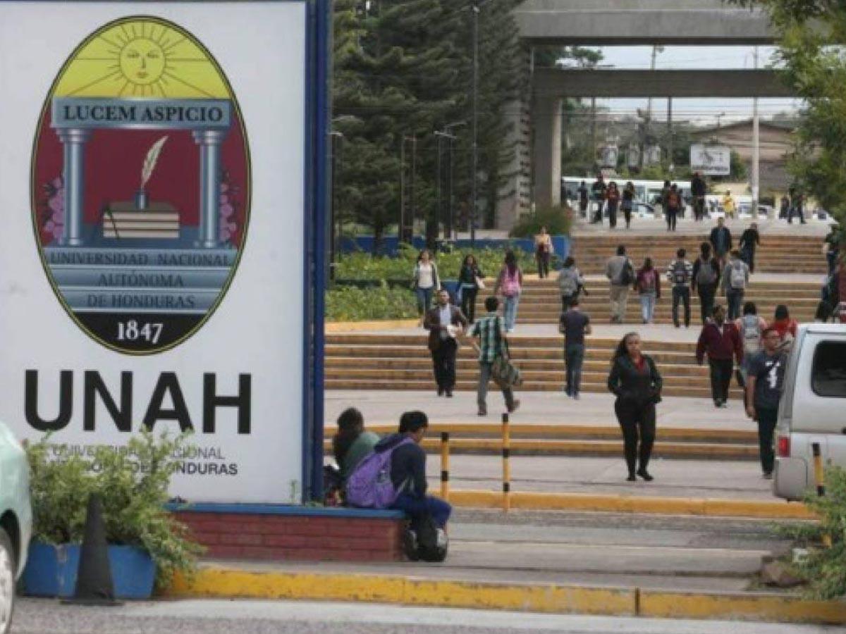 Unah nombra a decanos y directores de centros regionales