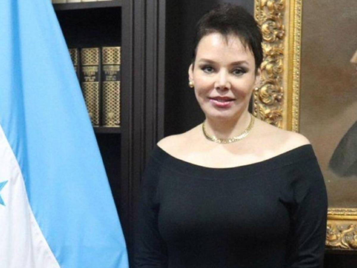 Beatriz Valle enfurece y lanza fuerte ataque contra Rixi Moncada