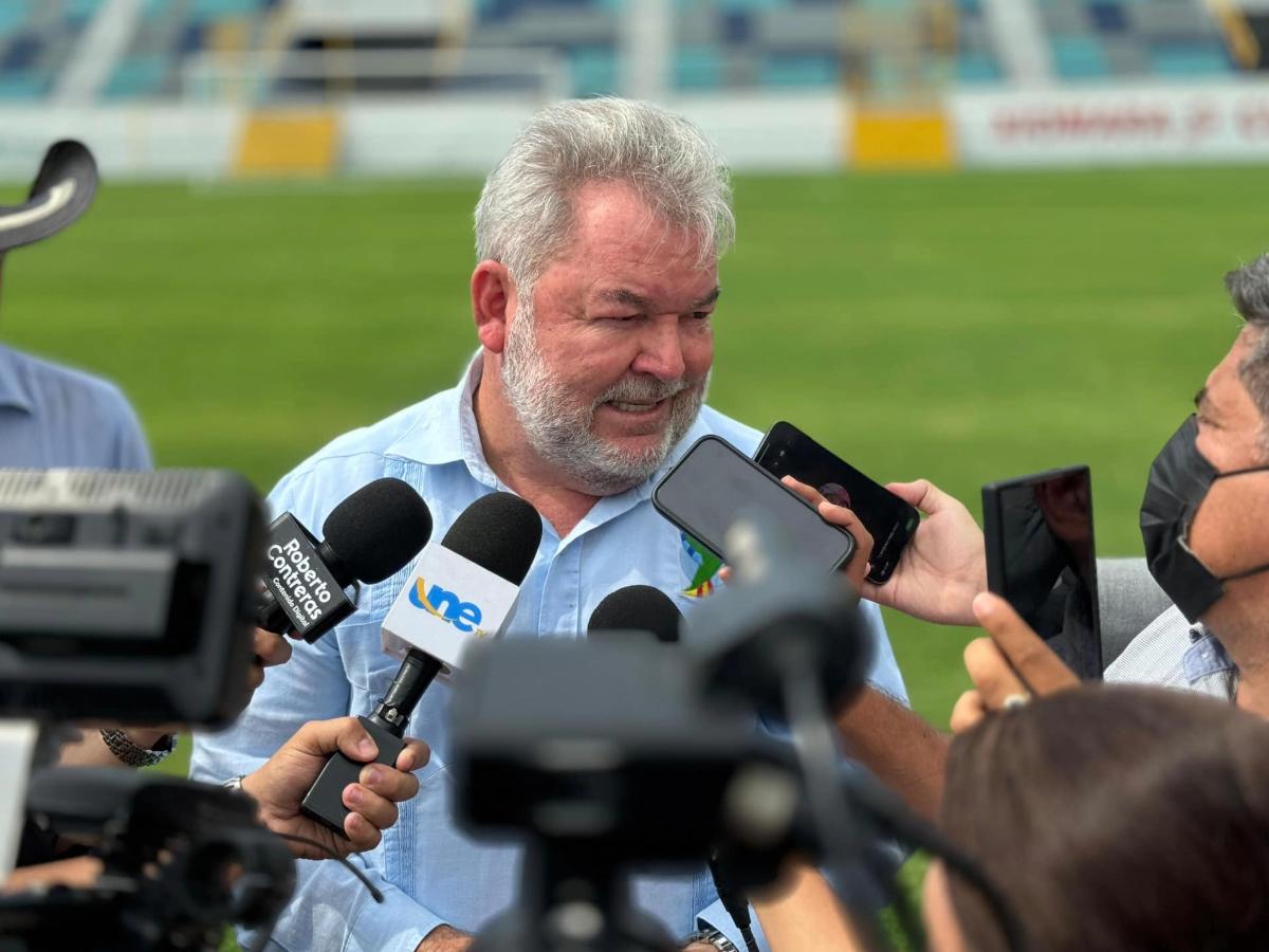 Roberto Contreras anuncia que buscará reelección con movimiento de Jorge Cálix