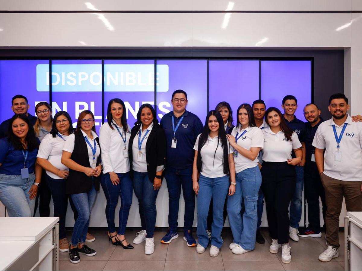 El equipo de Tigo está listo para atender a los clientes que visiten las tiendas en todo el país.