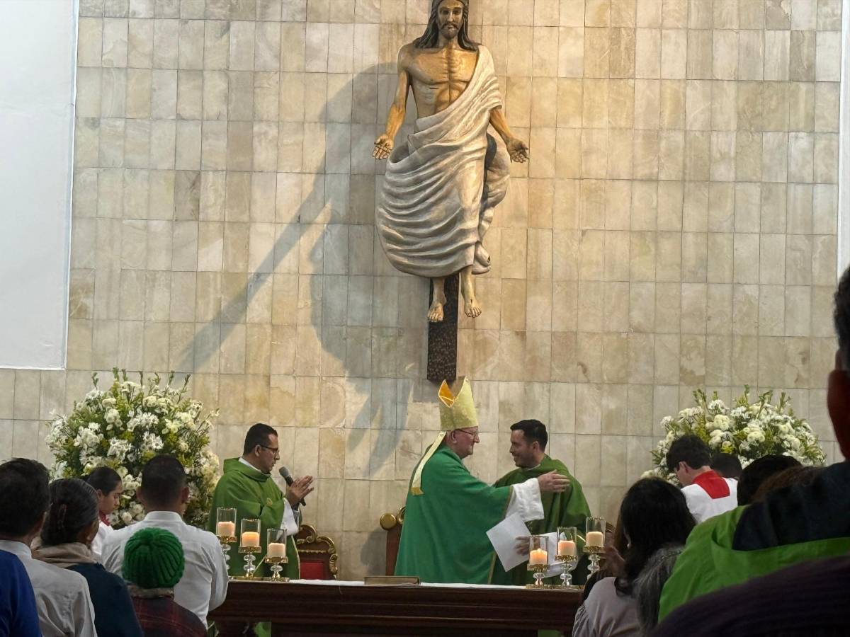 Parroquia La Santa Cruz da la bienvenida a nuevos sacerdotes