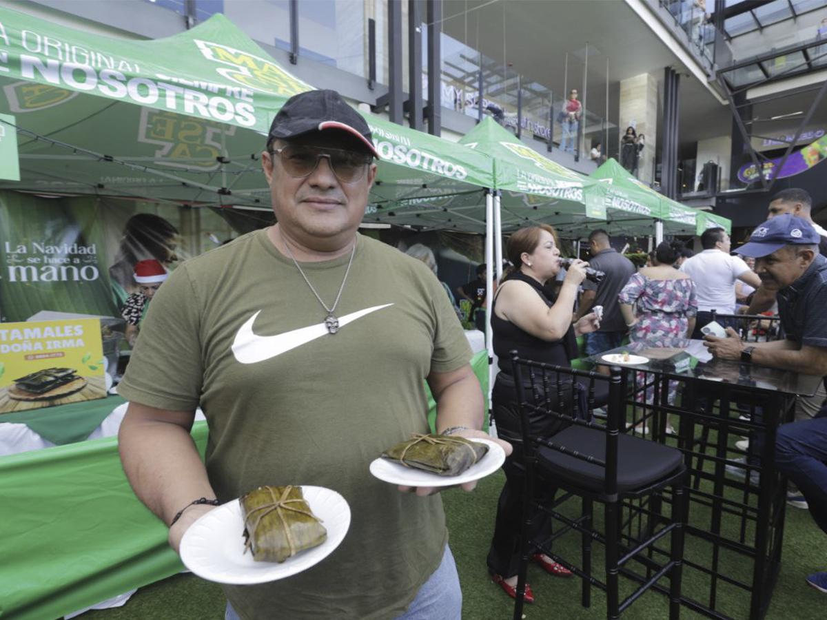 Los presentes disfrutaron de los deliciosos tamales elaborados con Maseca.