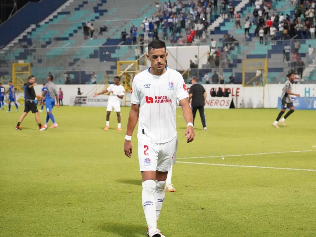 Caras largas en Olimpia, enfado de la afición con Espinel y festejo de Victoria