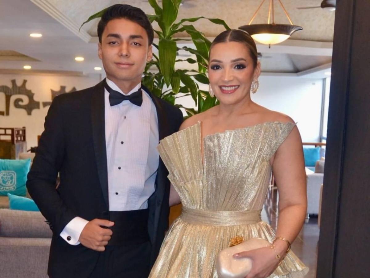 Esposa de Emilio Izaguirre sale en defensa de su hijo y expone mensajes tras polémica
