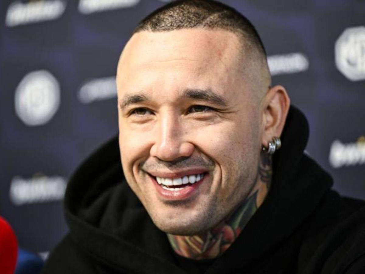 Futbolista confiesa mantener relaciones 500 veces al año y revela su salario