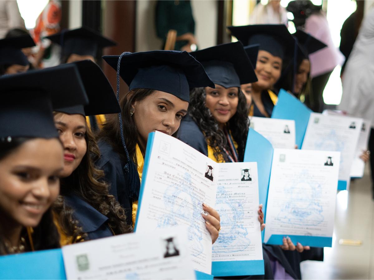Capacitan a casi 3,000 mujeres para mejorar su calidad de vida