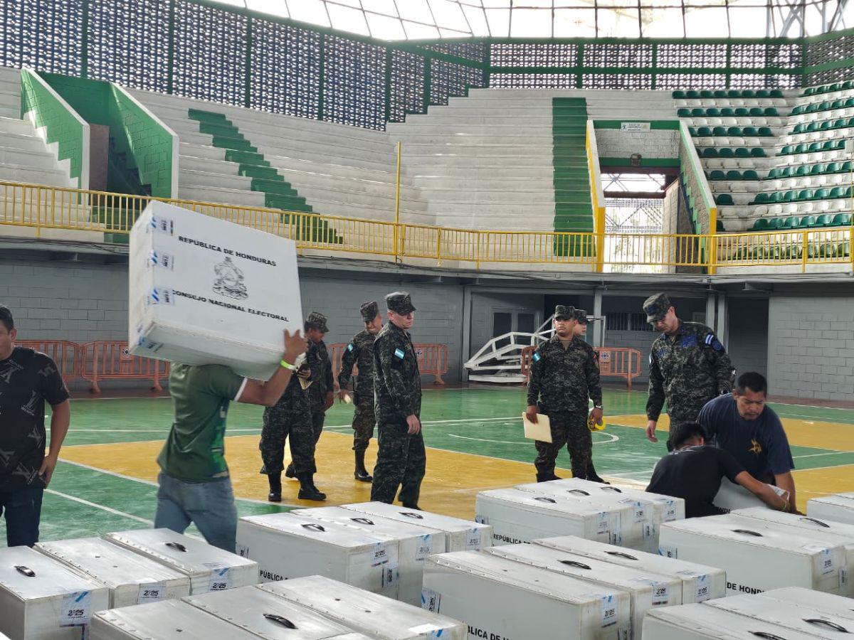 Llegan a SPS más de 3,000 maletas electorales de Cortés