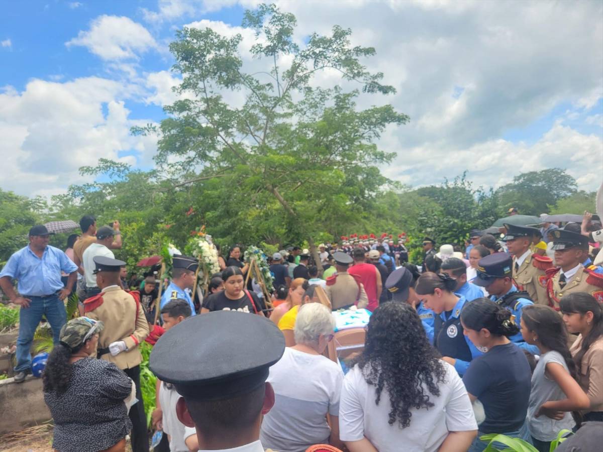 Emotiva despedida al policía Kenny Curry Ávila tras su trágica muerte