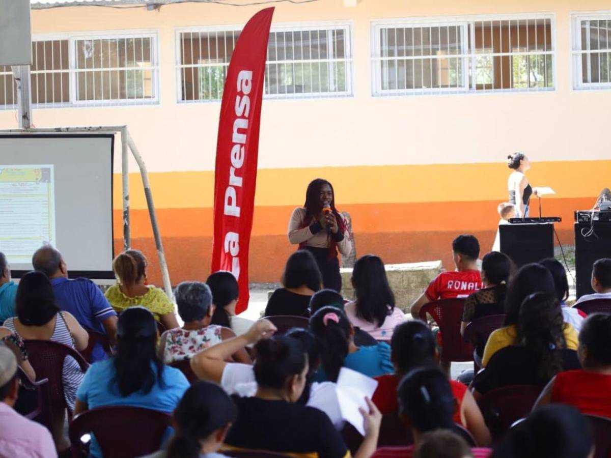 Cerca de 200 padres del CEB Dionisio de Herrera aprendieron sobre la adicción a pantallas