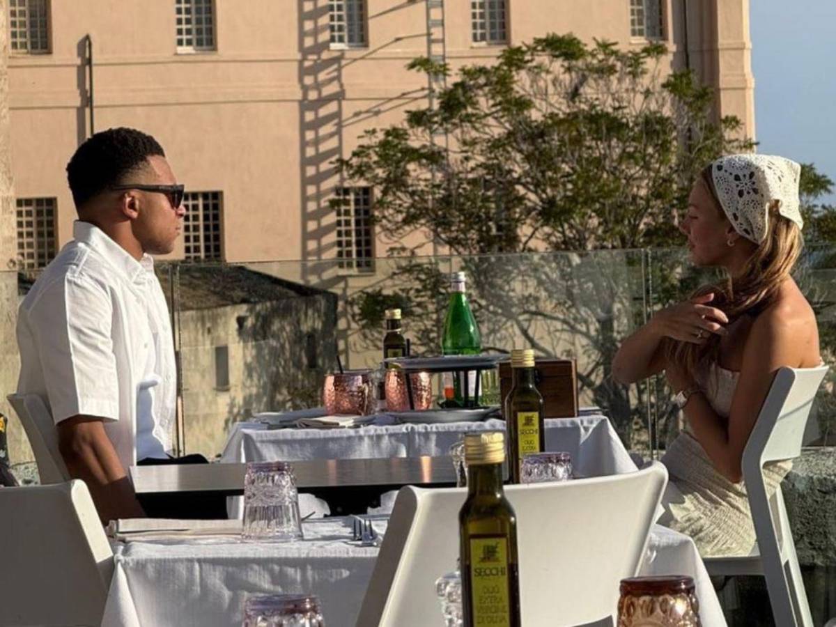 Real Madrid estalla contra Mbappé: polémica por su viaje con Ester Expósito