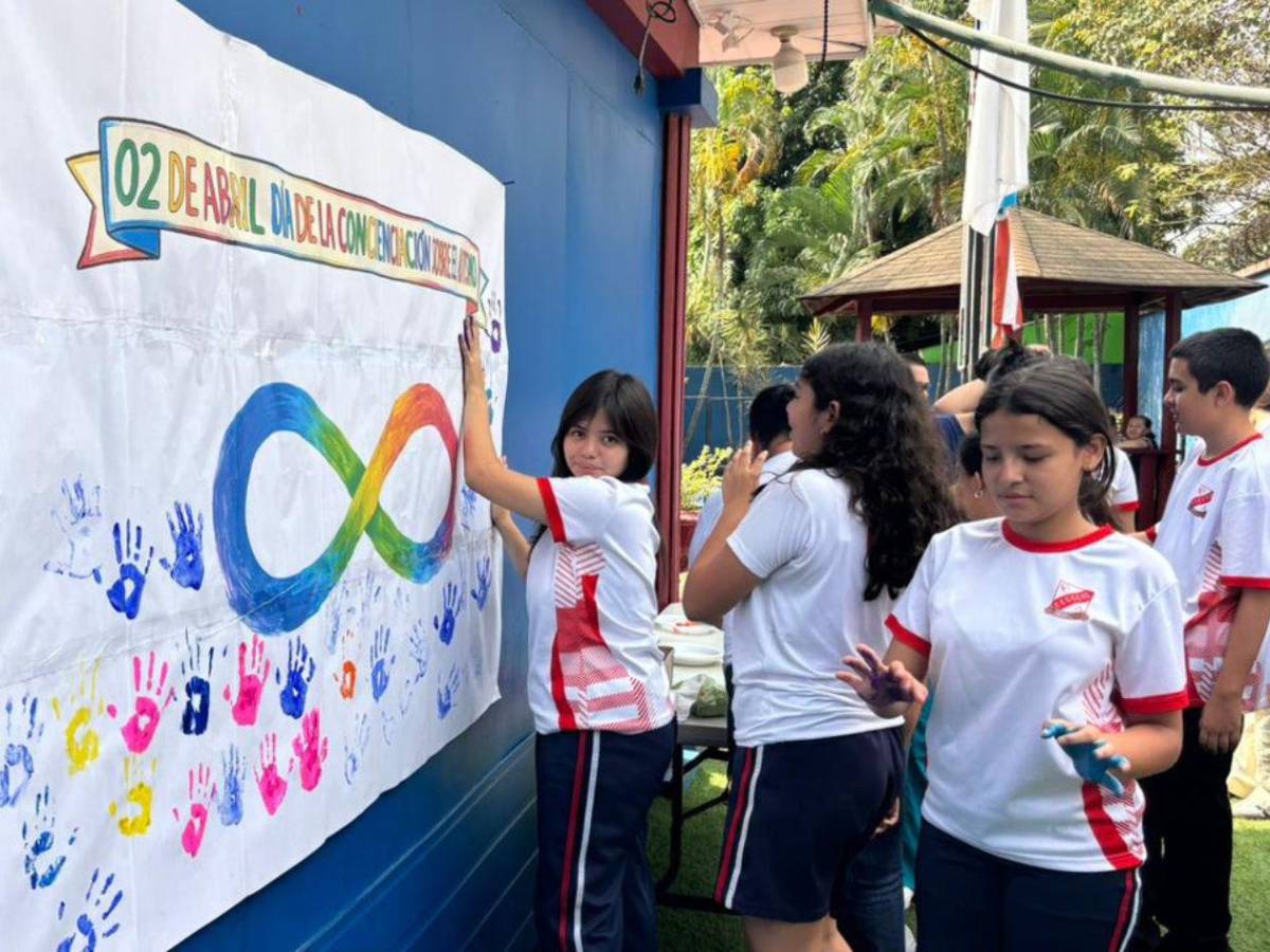 “TEAmo, TEAyudo... el mundo es neurodiverso”: caravana por el autismo en SPS