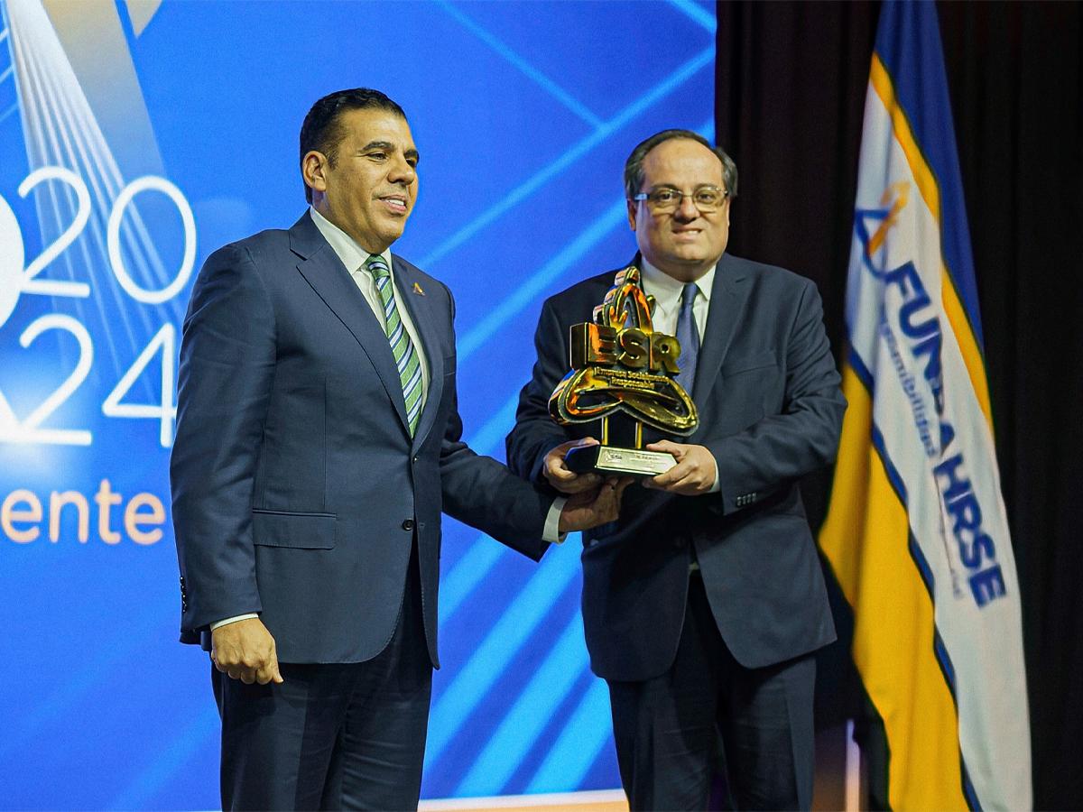 UNO Honduras recibe primer sello de Empresa Socialmente Responsable otorgado por Fundahrse